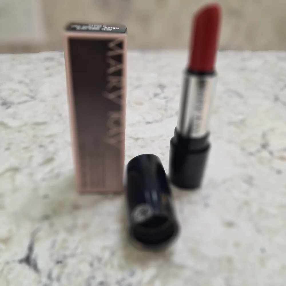Mary Kay Gel Semi-Shine Lipstick Red Smolder Color NIB Red Long Lasting Lipstick